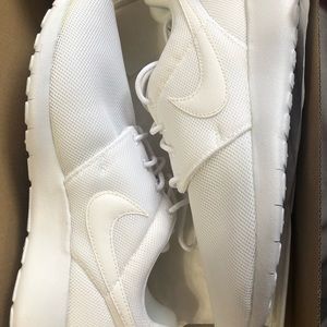 White Nike Roshes Size Youth 6; fits a Women’s 7.5